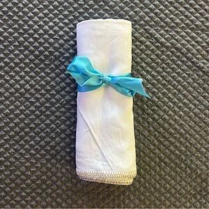 NEW Kim Seybert  White Linen With Silver Crocheted Edge Napkins 20"x20" Set Of 4